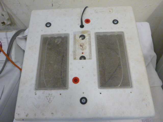 lot 7 image: Farm Innovators Still Air Incubator