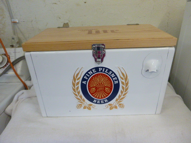 lot 18 image: Miller Lite Cooler