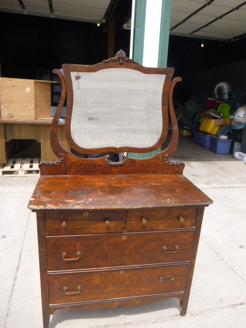 lot 24 image: Vintage Dresser
