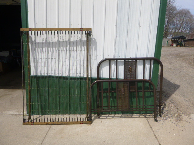 lot 28 image: Vintage Brass Bed