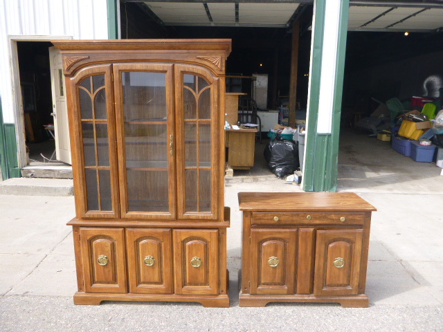 lot 33 image: China Hutch and Buffet