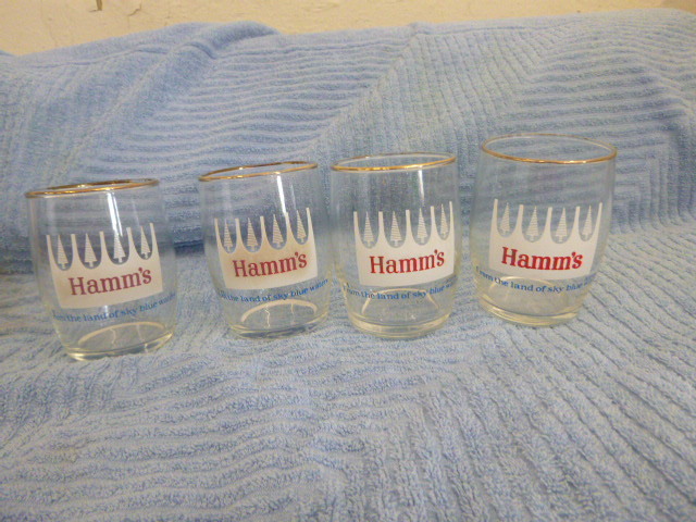 lot 3 image: 4 Hamms Beer Barrel Sample Glasses (Vintage 60s)