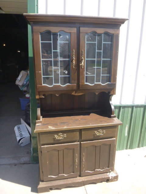 lot 38 image: China Hutch