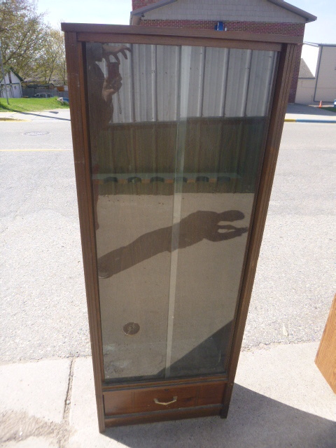 lot 39 image: Wooden Gun Cabinet