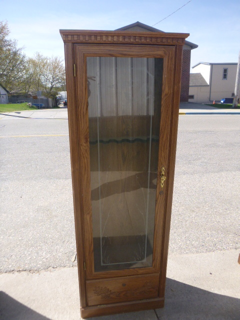 lot 40 image: Wooden Gun Cabinet