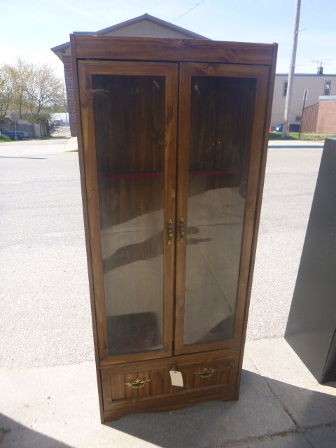 lot 41 image: Wooden Gun Cabinet