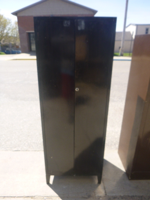 lot 45 image: Metal Cabinet