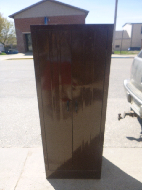 lot 46 image: Metal Cabinet
