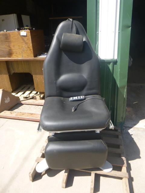 lot 62 image: Milano Dre E20 Procedure Chair