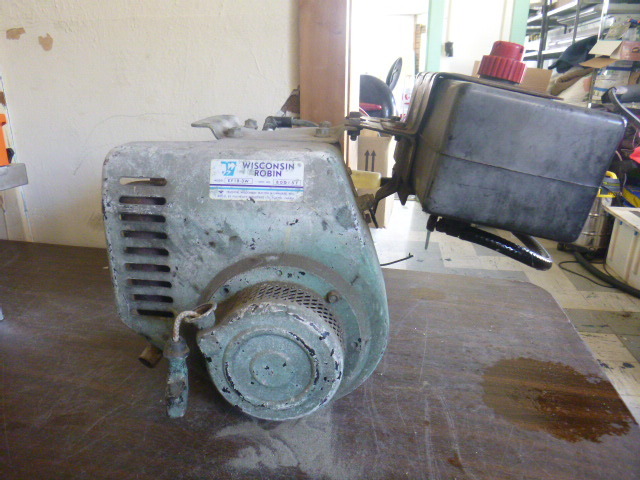 lot 81 image: Wisconsin Robin Engine