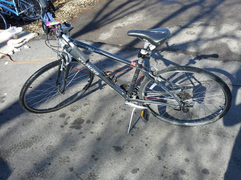 lot 334 image: Sirrus Specialized Road Bike