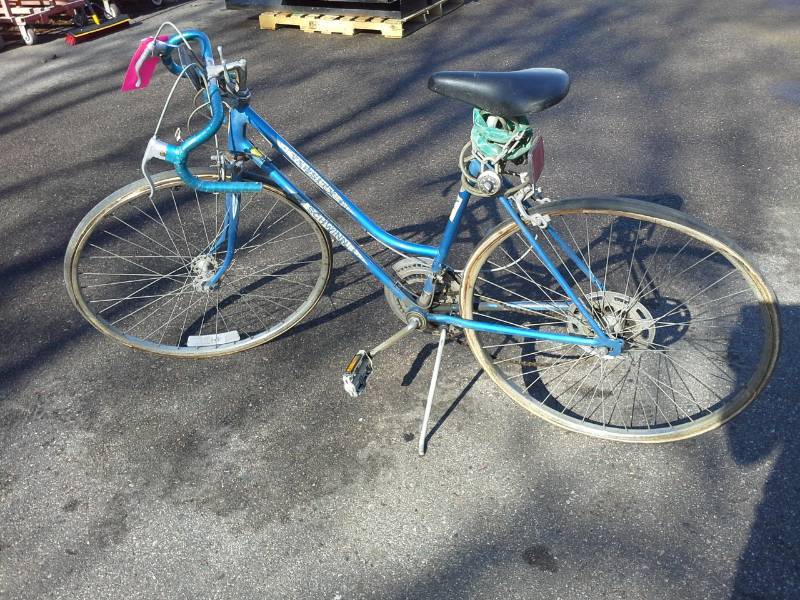 lot 332 image: Schwinn Varsity  10-speed Road Bike
