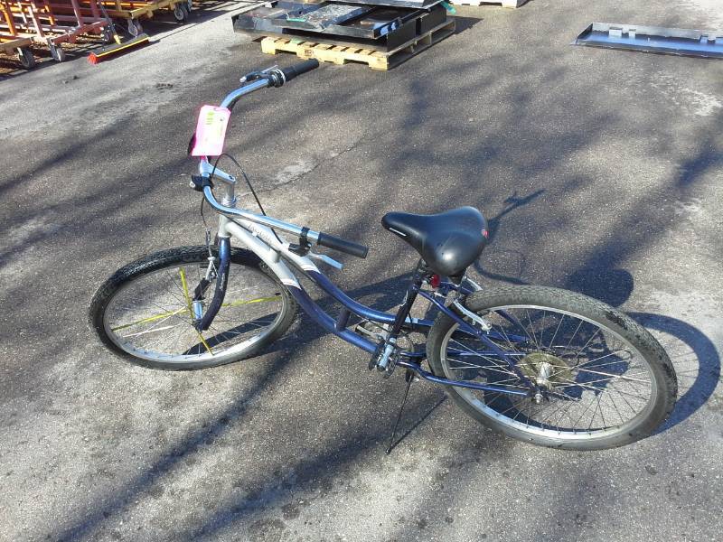 lot 348 image: Schwinn   10-speed Girls Road Bike