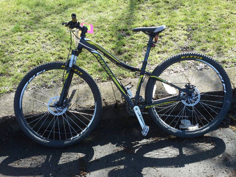 lot 360 image: Sirrus Specialized Womens Trail Bike