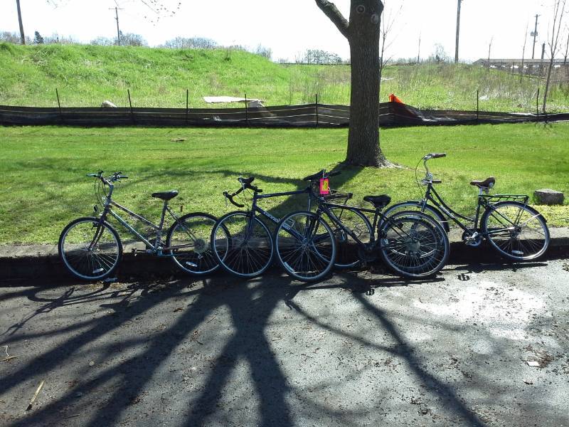 lot 371 image: Girls Trail Bike, Cannondale Road Bike, Diamondback Parkway Road Bike, Womens Mercer Road Bike