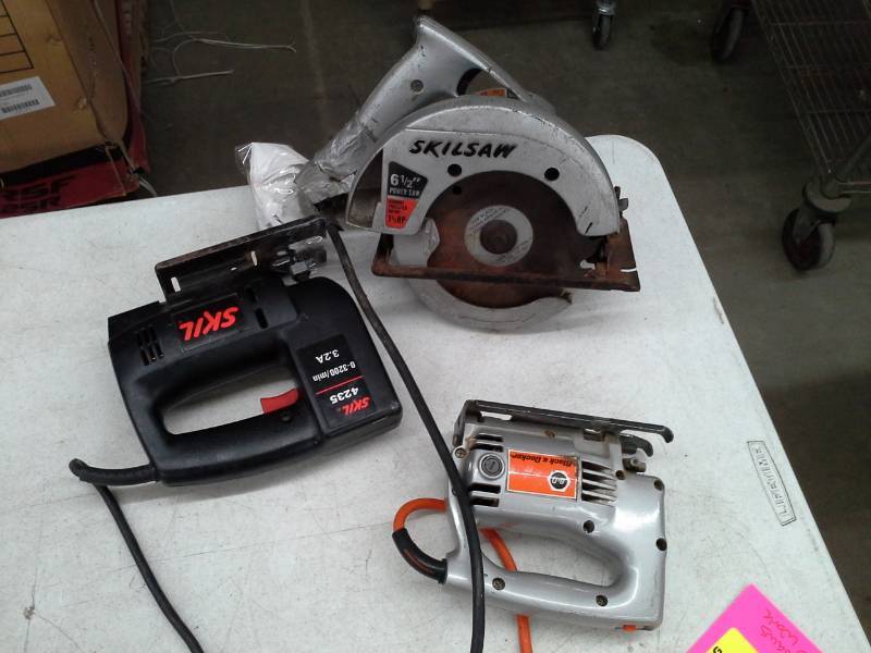 lot 304 image: Black&Decker 7515 Jig Saw, Skil 4235 6-12in. Circular Saw