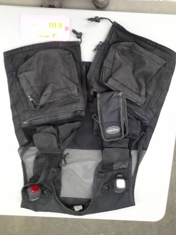 lot 370 image: Fox Outdoor Field Vest