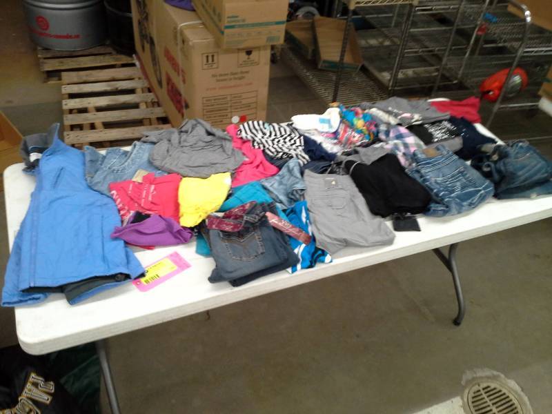 lot 399 image: Womens Pants, Tops