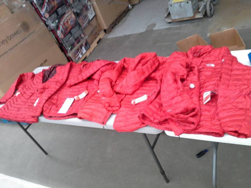 lot 400 image: Lot of (4) North Face M Thermoball Hoodie Rage Red, M Quince Jacket OutdoorSummit Series Salsa Red