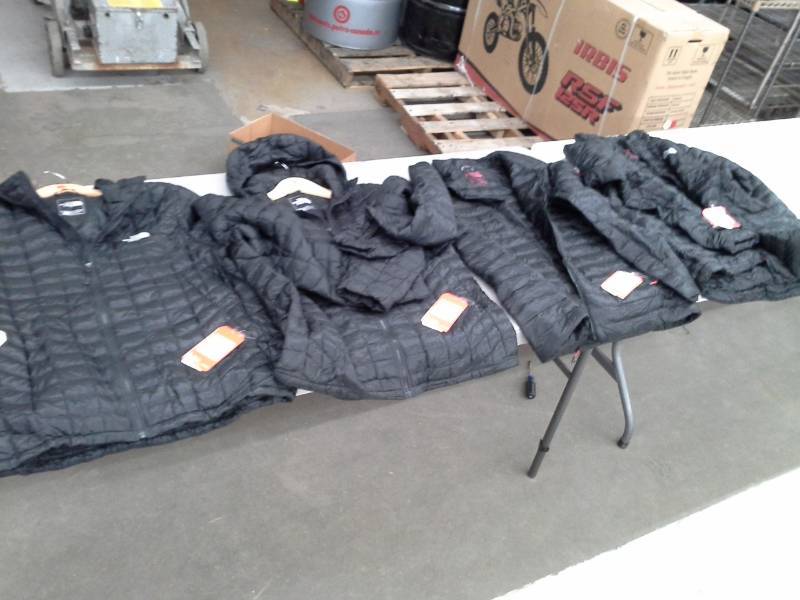 lot 404 image: Lot of (4) The North Face M Thermoball Hoodie TNF Black, M Quince Jacket OutdoorSummit Series TNF Black