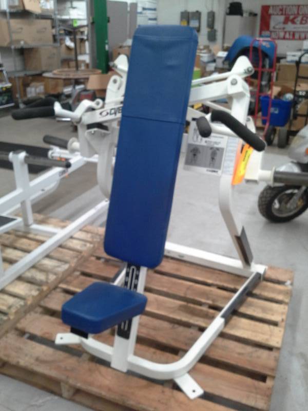 lot 607 image: Cybex Plate Loaded Shoulder Press