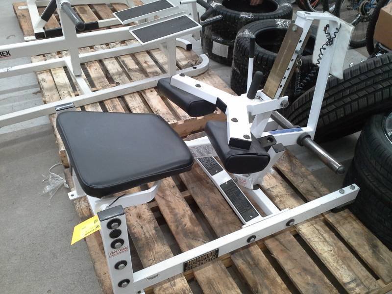 lot 606 image: Hammer Strength Seated Calf Raise