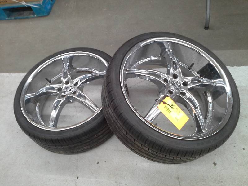 lot 609 image: Lot of (2) Nexen N5000 Plus 26530ZR22 97W Directional Tires with 2Crave 5-Lug Low Profile 22in. Chrome Wheels