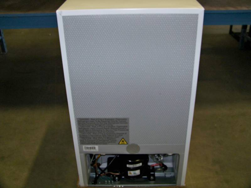 lot 7 image: Daewoo, FR-044RVWE, 4.4 cu.ft., Energy Star, Compact Refrigerator (Fridge) with Freezer Compartment - NEW with damage in Original, Open Box