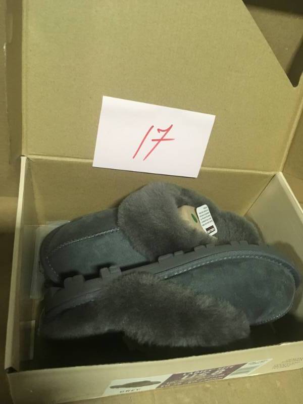 Kirkland Genuine Sheepskin Slippers size 8 not used