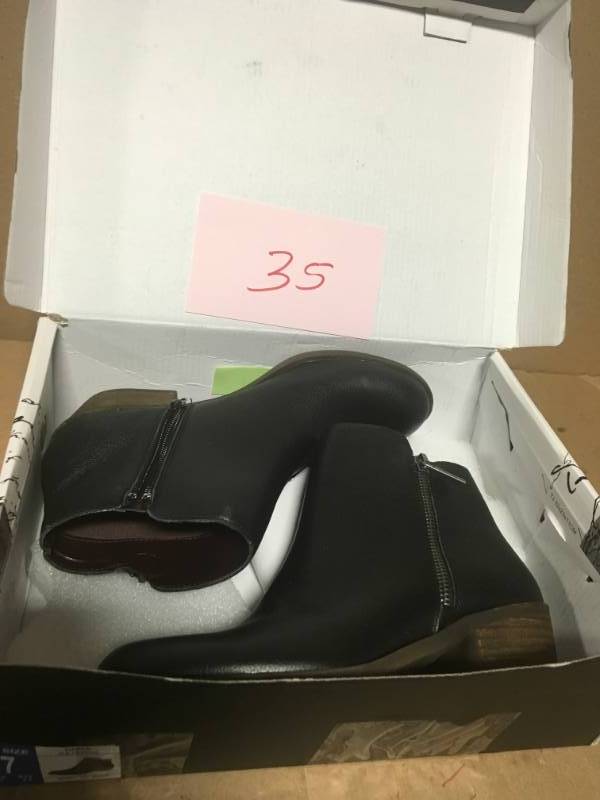 Kensie Ladies Ghita Short Leather Boots size 7 not used