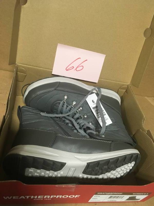 Weatherproof Womens Katie Lightweight Winter Sneaker Boot SZ 9 not used