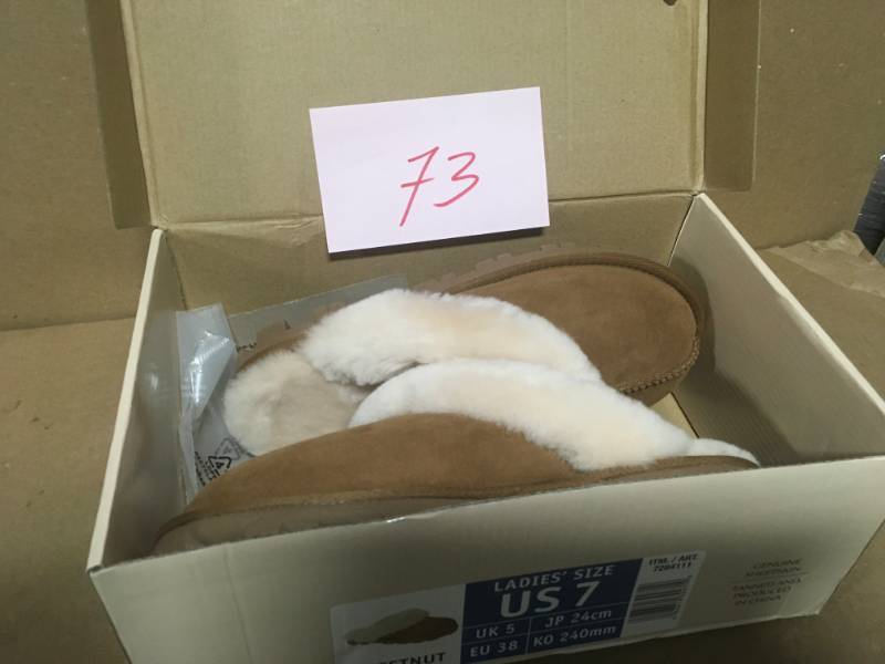 Kirkland Signature Womens Shearling Slipper-Chestnut Size 7 not used