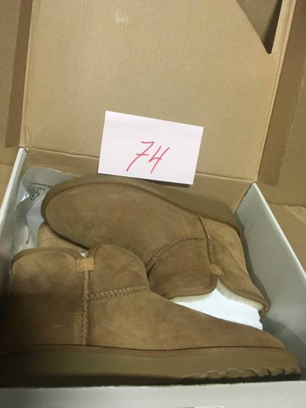 Kirkland Signature Ladies Shearling Short Wedge Boot Beige 8 not used