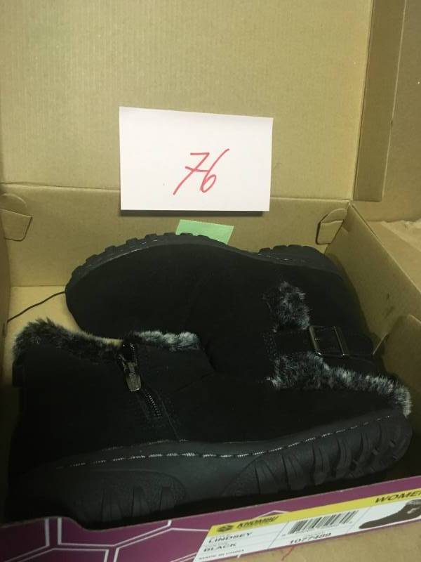 KHOMBU Womens All-Weather Lindsey Suede Boots Black 6 not used