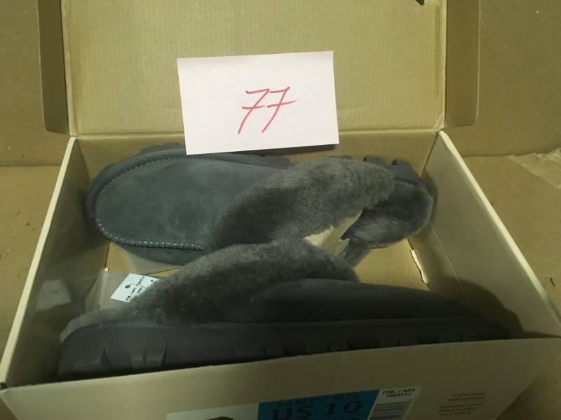 Kirkland Signature Womens Shearling Slipper-Grey Size 10 not used