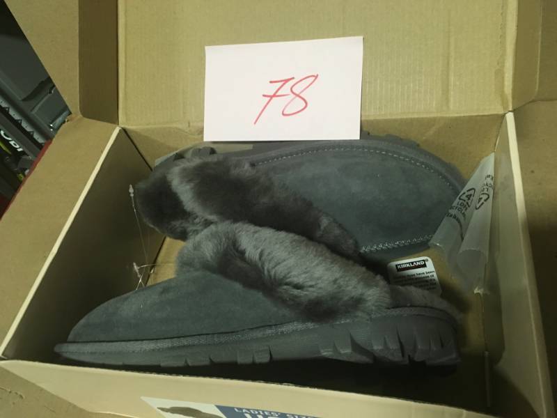 Kirkland Signature Womens Shearling Slipper-Grey Size 7 not used