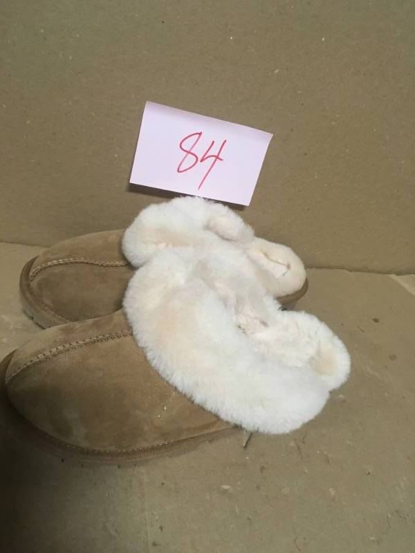 Womens Kirkland Signature Shearling Slipper Chestnut US Size W9 EU40 NO BOX not used
