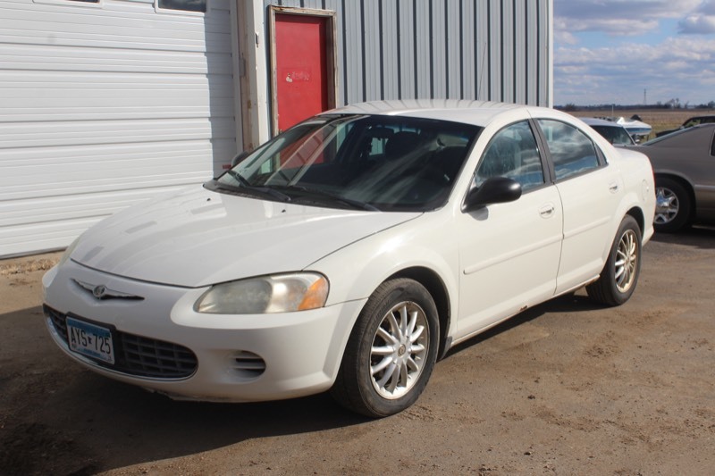 lot 3680 image: 2002 Chrysler Sebring LX