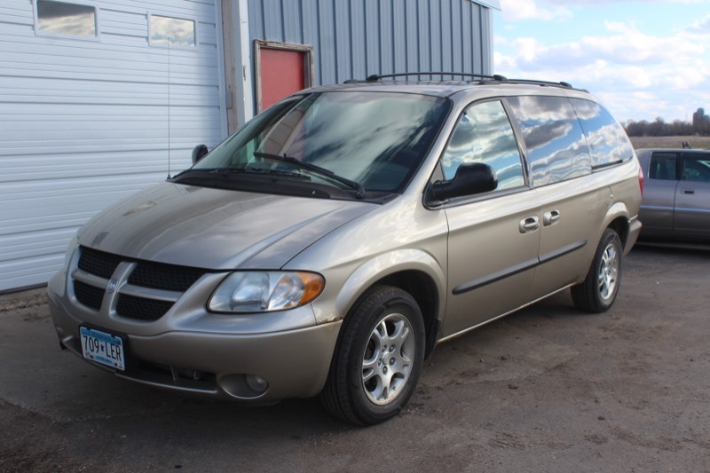 lot 3678 image: 2003 Dodge Grand Caravan Sport