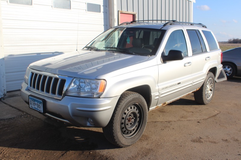 lot 3679 image: 2004 Jeep Grand Cherokee Limited 4X4