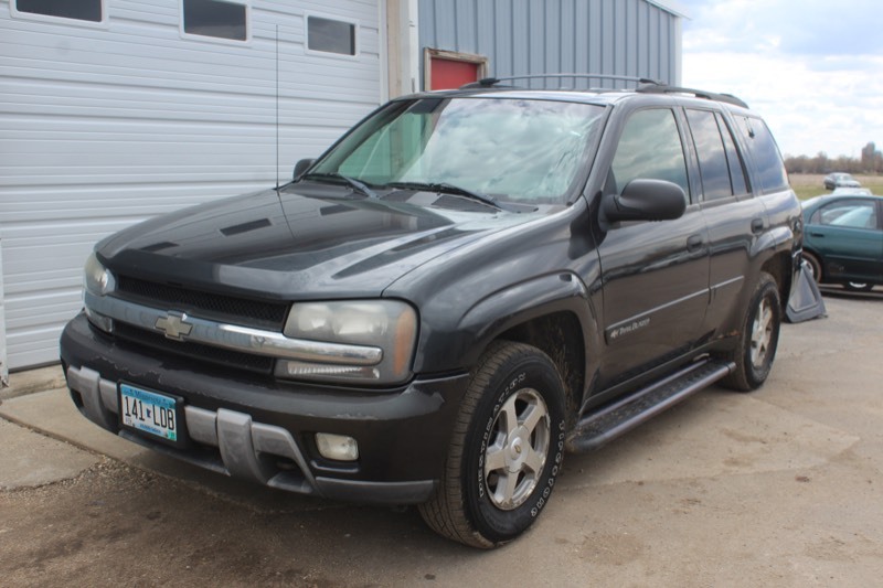 lot 3695 image: 2003 Chevrolet Trailblazer LT 4x4 - 2 Owner -