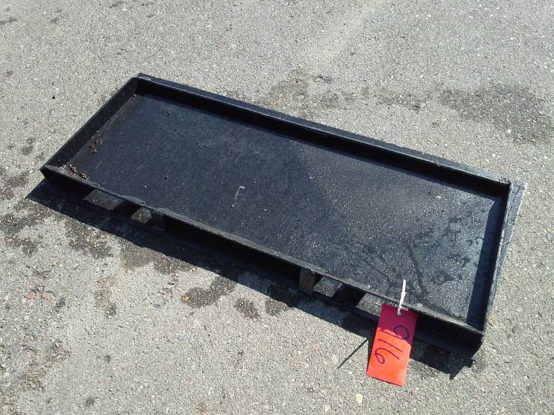 lot 916 image: Blank AdapterPush Plate (Skid Steer Attachment)