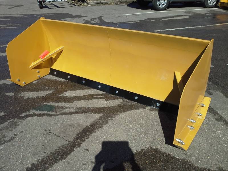 lot 900 image: 8 Snow Pusher (Skid Steer Attachment)