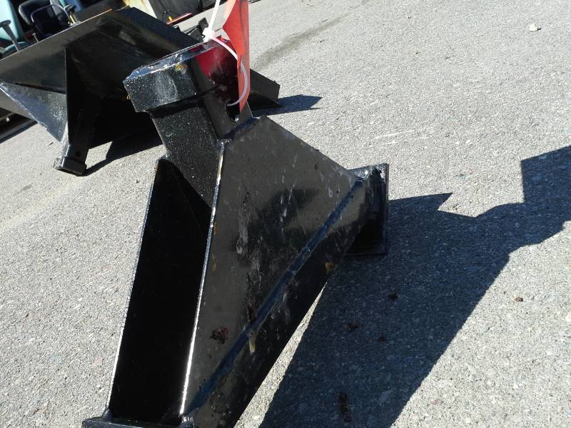 lot 925 image: Receiver Hitch for Skid Steer Quick Attach