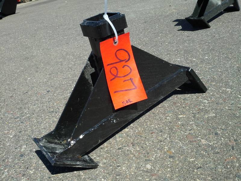lot 927 image: Receiver Hitch for Skid Steer Quick Attach