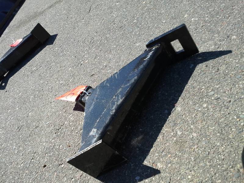 lot 922 image: Receiver Hitch for Skid Steer Quick Attach