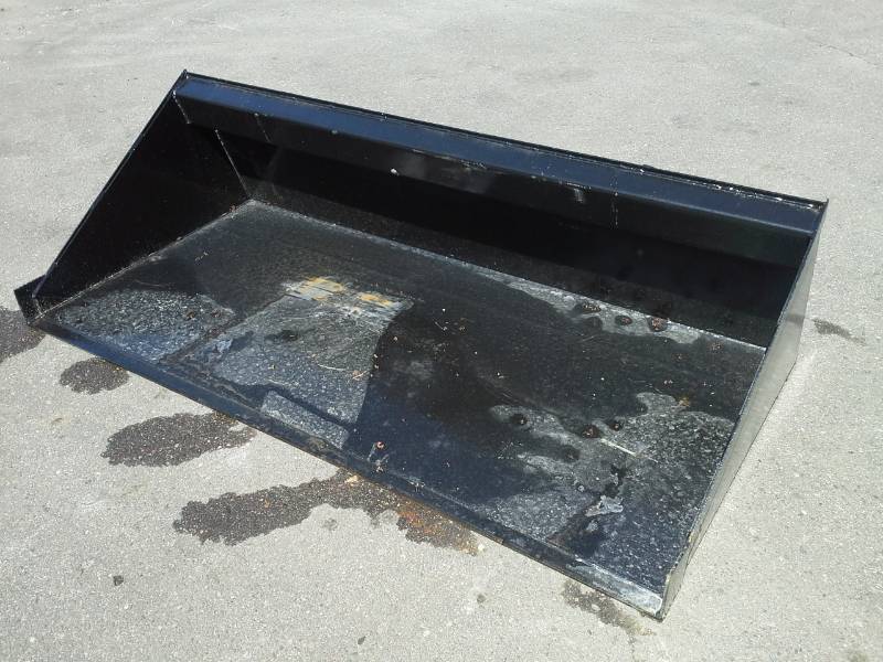 lot 903 image: 72 MaterialSnow Bucket (Skid Steer Attachment)
