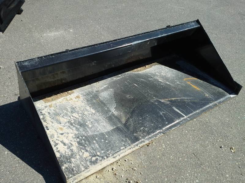72 MaterialSnow Bucket (Skid Steer Attachment)