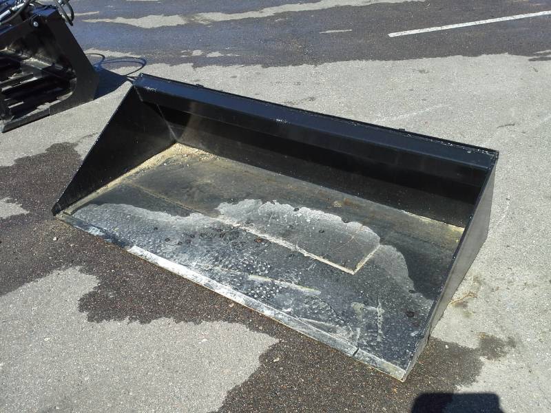 72 MaterialSnow Bucket (Skid Steer Attachment)