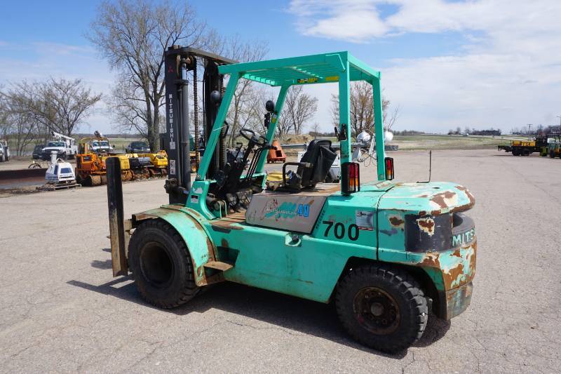 Mitsubishi Model FG40 Fork Lift
